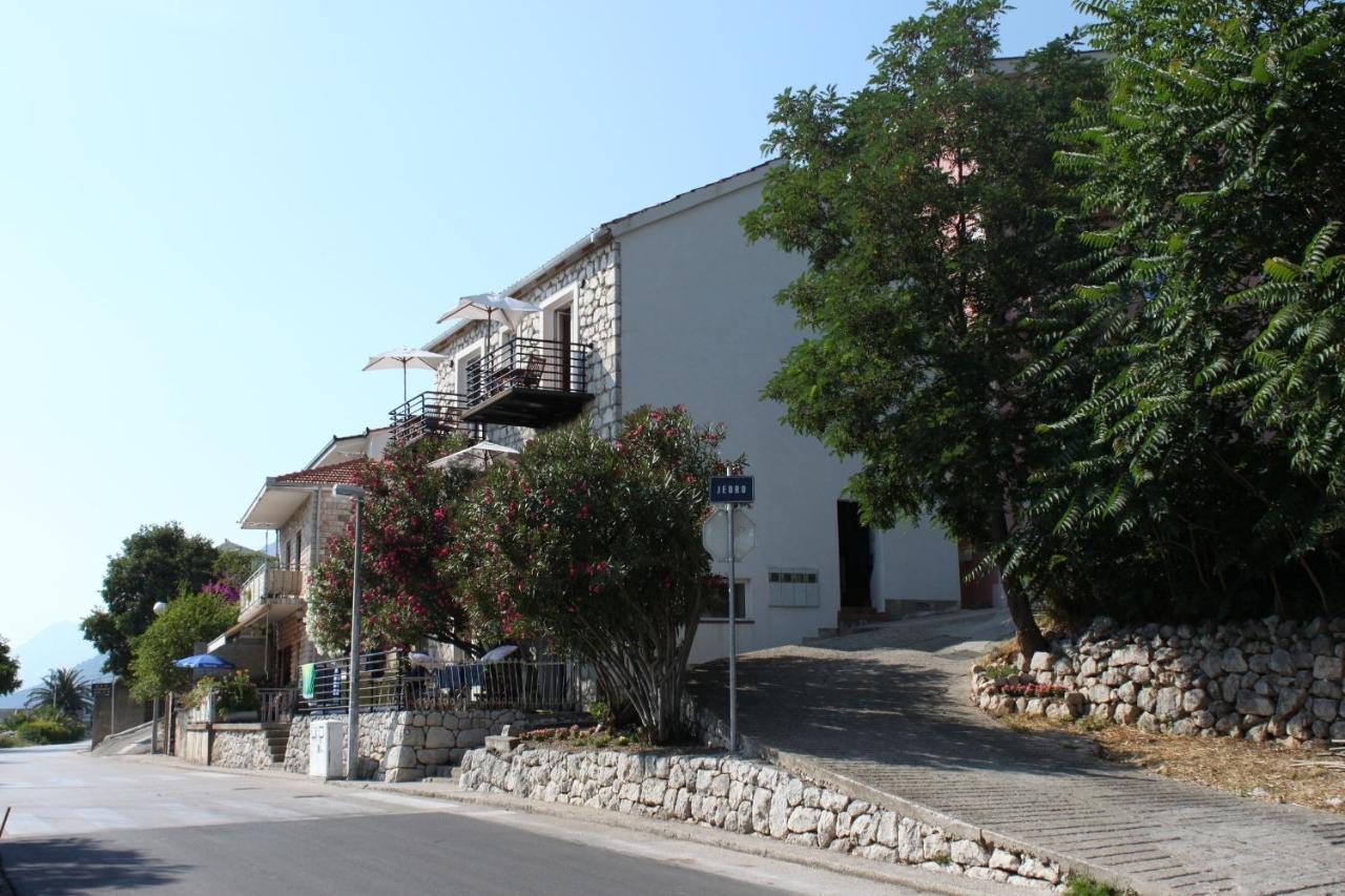 Apartments By The Sea Gradac, Makarska - 6661 Gradac  Bagian luar foto